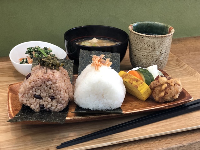 鎌倉で家庭的なオニギリを食べたくなったら「かまくら むすび茶屋」